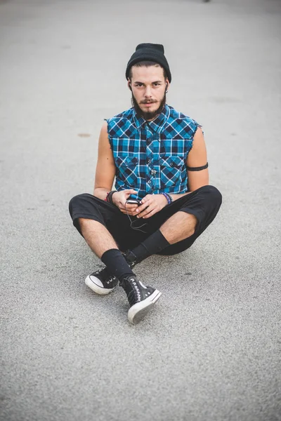 Knappe bebaarde hipster man — Stockfoto