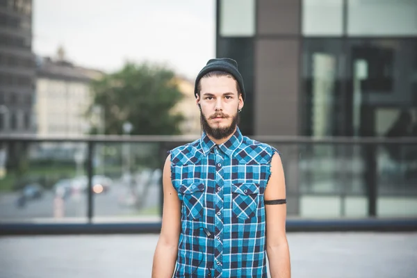 Bello uomo hipster barbuto — Foto Stock