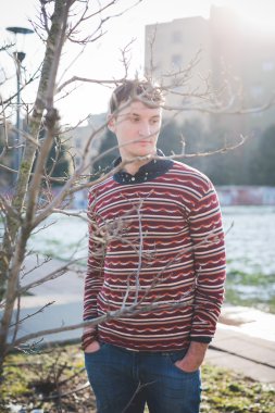 yakışıklı delikanlı