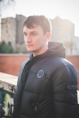 yakışıklı delikanlı