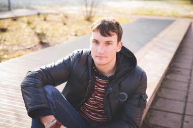 yakışıklı delikanlı