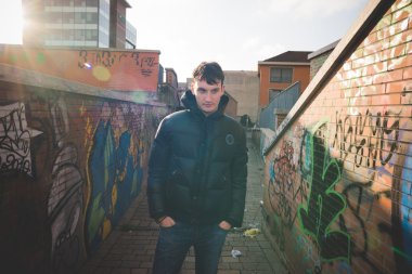 yakışıklı delikanlı