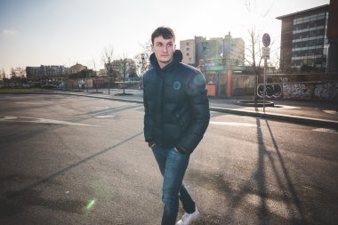 yakışıklı delikanlı