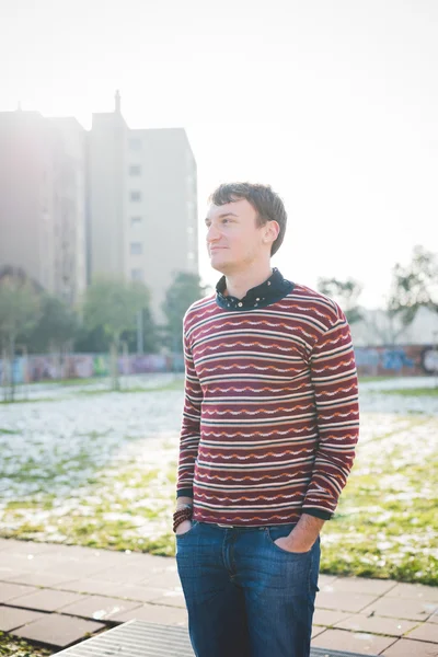 Joven hombre guapo — Foto de Stock