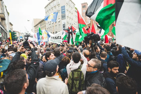 A felszabadulás ünnepe megrendezésre Milánóban — Stock Fotó