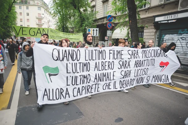 Manifestation no expo held in Milan May 1, 2015 — Stock Photo, Image