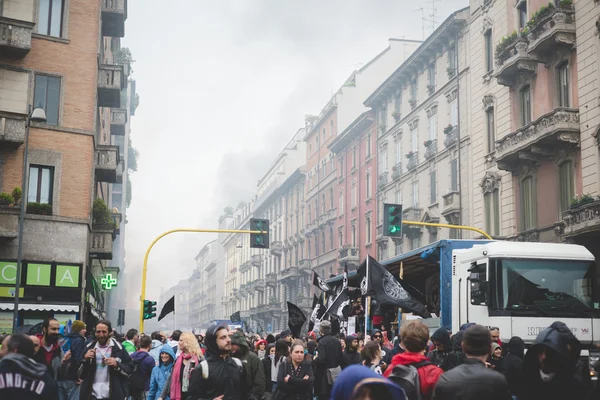 Manifestation no expo held in Milan May 1, 2015 — Stock Photo, Image