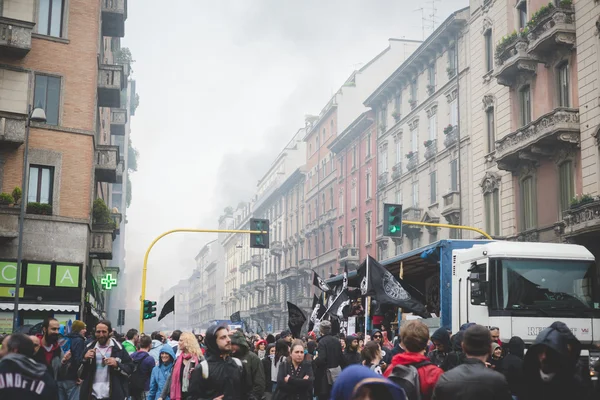 Manifestacja nie expo odbędzie się w Mediolanie 1 maja 2015 — Zdjęcie stockowe