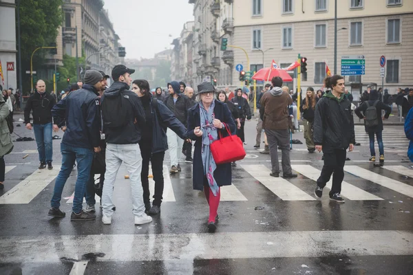 Manifestation no expo held in Milan May 1, 2015 — Stock Photo, Image