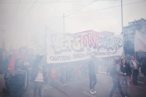 Manifestacja nie expo odbędzie się w Mediolanie 1 maja 2015 — Zdjęcie stockowe