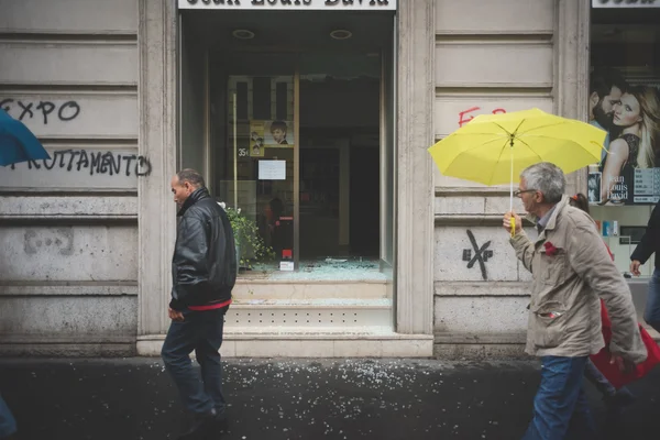 Ilmentymä pidettiin Milanossa 1 toukokuu 2015 — kuvapankkivalokuva
