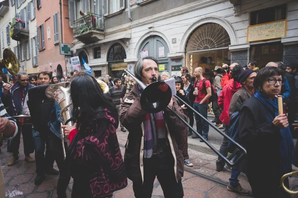 Manifestacja nie expo odbędzie się w Mediolanie 1 maja 2015 — Zdjęcie stockowe