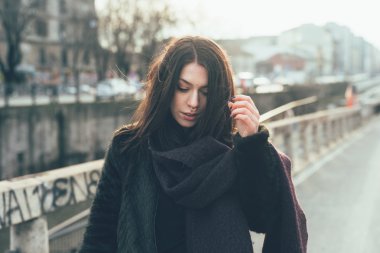 Genç güzel kadın.