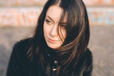 Genç güzel kadın.