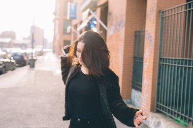 Genç güzel kadın.