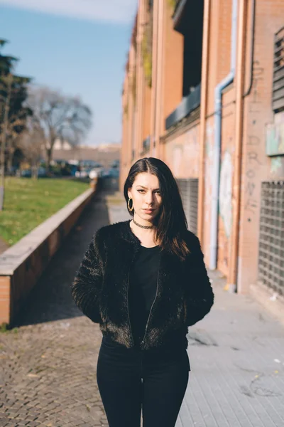 Young beautiful woman — Stock Photo, Image