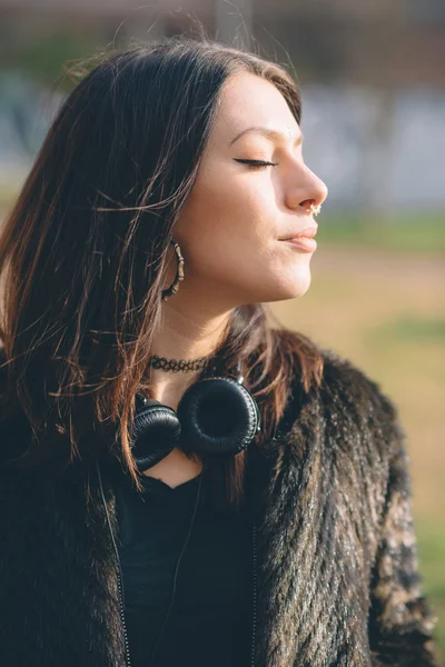 Young beautiful woman — Stock Photo, Image