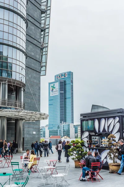 Neues geschäftsviertel garibaldi in milan — Stockfoto