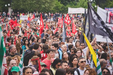 Öğrenciler tezahürü Milano