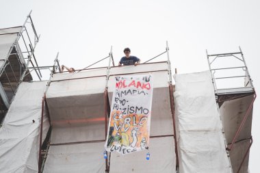 Öğrenciler tezahürü Milano