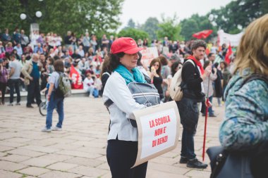 Öğrenciler tezahürü Milano
