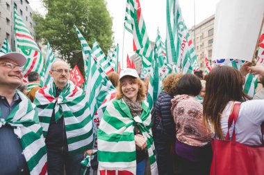 Öğrenciler tezahürü Milano