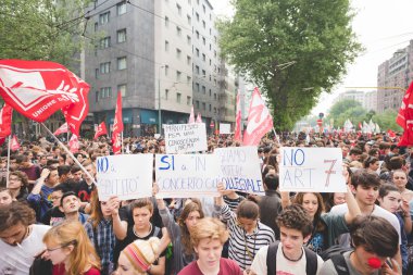 Öğrenciler tezahürü Milano