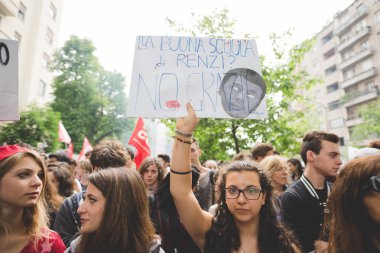 Öğrenciler tezahürü Milano