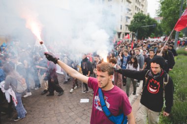 Öğrenciler tezahürü Milano