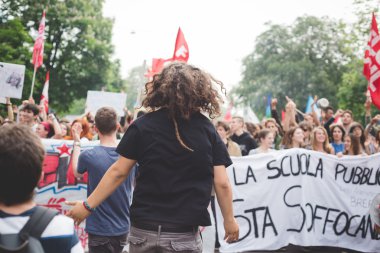 Öğrenciler tezahürü Milano