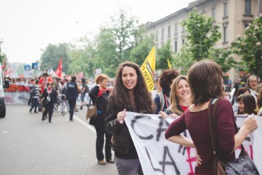 Öğrenciler tezahürü Milano