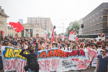 Öğrenciler tezahürü Milano