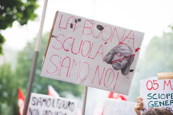 Manifestação de estudantes em Milão — Fotografia de Stock