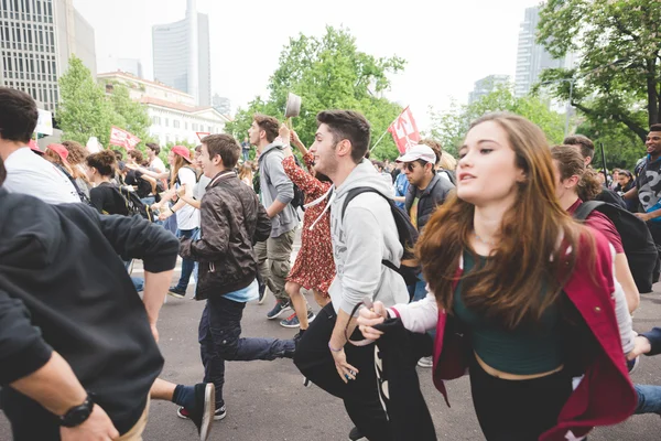 Studenter manifestation i Milano — Stockfoto