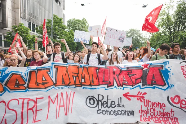 Manifestación estudiantil en Milán — Foto de Stock