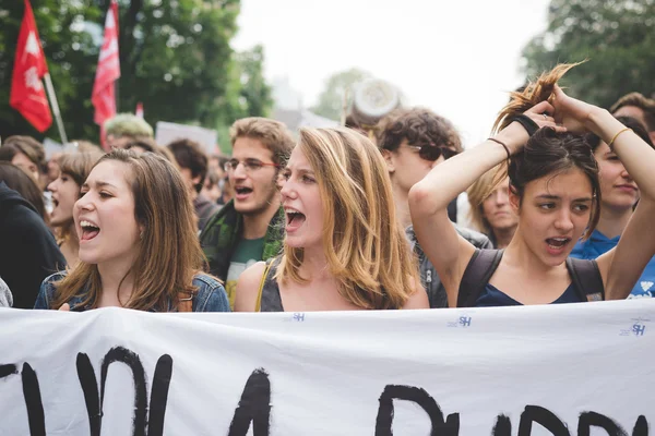 Manifestace studentů v Miláně — Stock fotografie