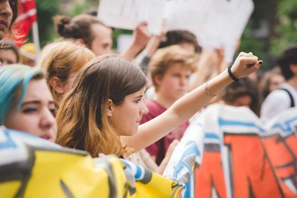 Manifestace studentů v Miláně — Stock fotografie