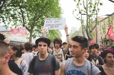 Öğrenciler tezahürü Milano