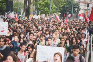 Öğrenciler tezahürü Milano