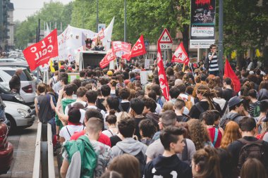 Öğrenciler tezahürü Milano
