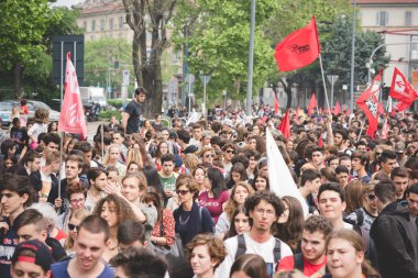 Öğrenciler tezahürü Milano