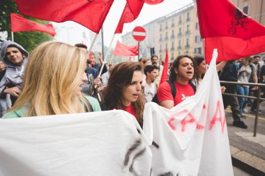 Öğrenciler tezahürü Milano