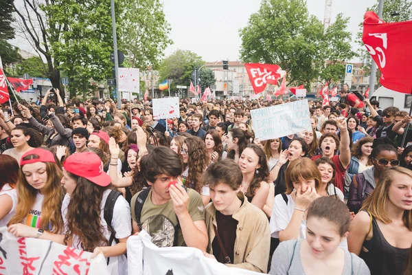 Öğrenciler tezahürü Milano — Stok fotoğraf