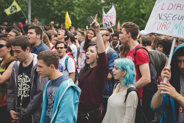 Students manifestation   Milan on May — Stock Photo, Image