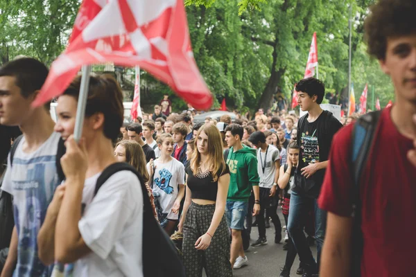 Diákok megnyilvánulása Milánó-május — Stock Fotó