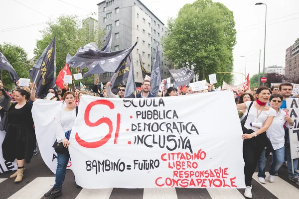 Studenten manifestatie Milaan op mei — Stockfoto