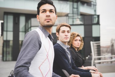 İş adamları şehirde çalışıyor