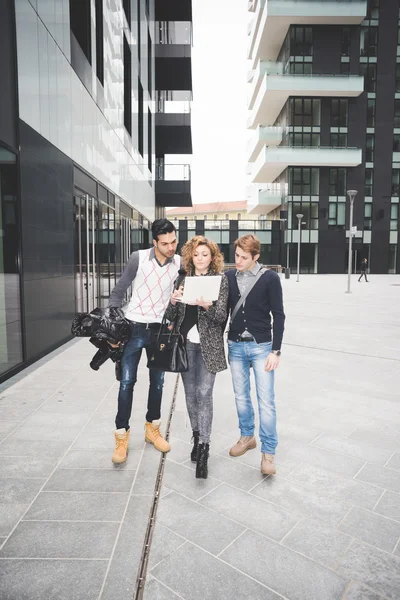 Gente de negocios moderna en la ciudad — Foto de Stock