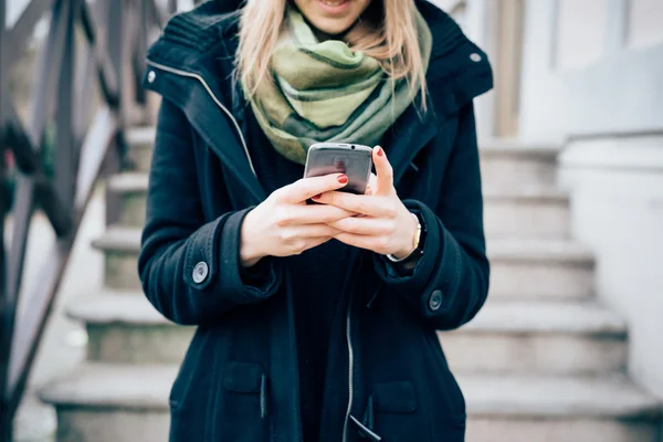 Ung vacker hipster kvinna — Stockfoto