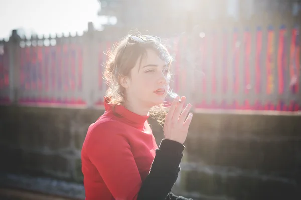 Hipster girl smoking — Stock Photo, Image